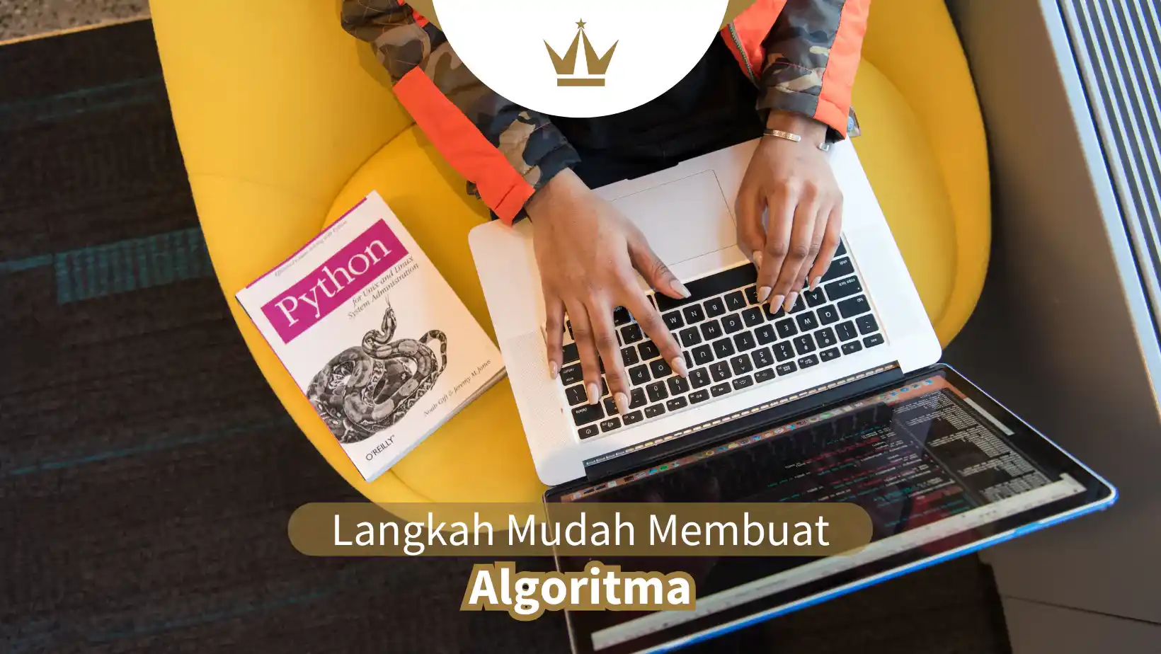 Seoranga mahasiswa yang sedang membuat algoritma sederhana.