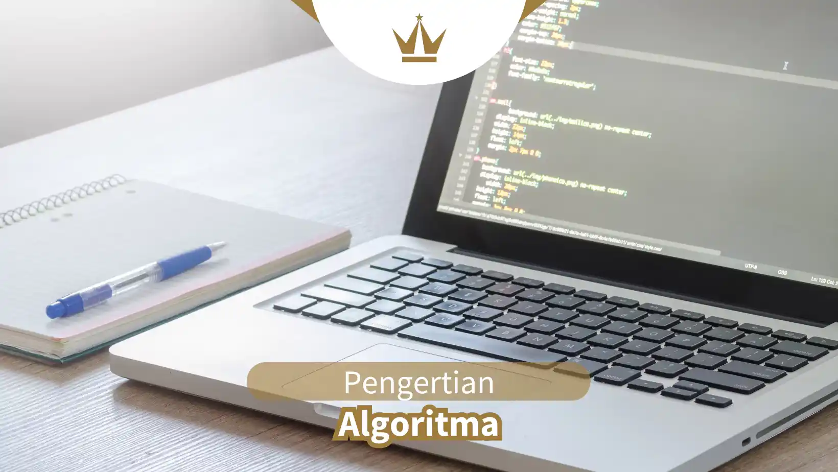 Sebuah laptop yang sedang membuat algoritma.